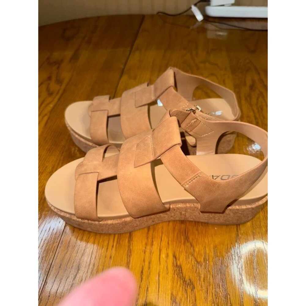 Soda platform sandals, tan, sz 10, NWT